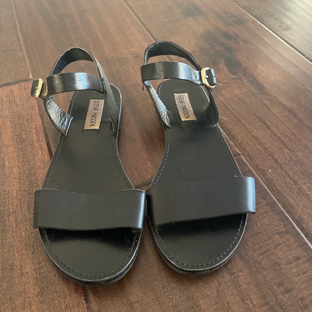 Women’s Steve Madden flat sandals
